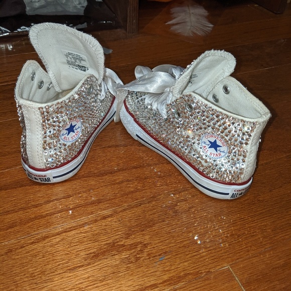 Converse - Picture 2 of 3